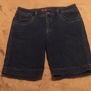 Gloria Vanderbilt 12P jean shorts!